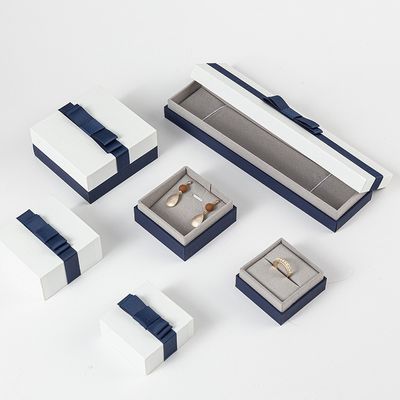 Συσκευασία δώρων Makeup εκτύπωσης όφσετ με τη λαβή κορδελλών